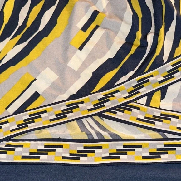 BCBGMaxAzria Stylish One-Shoulder Dress in Yellow and Black - Picture 3 of 3